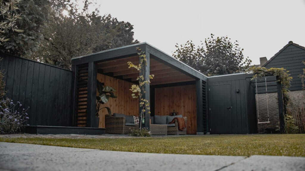 Veranda met berging en speelelementen